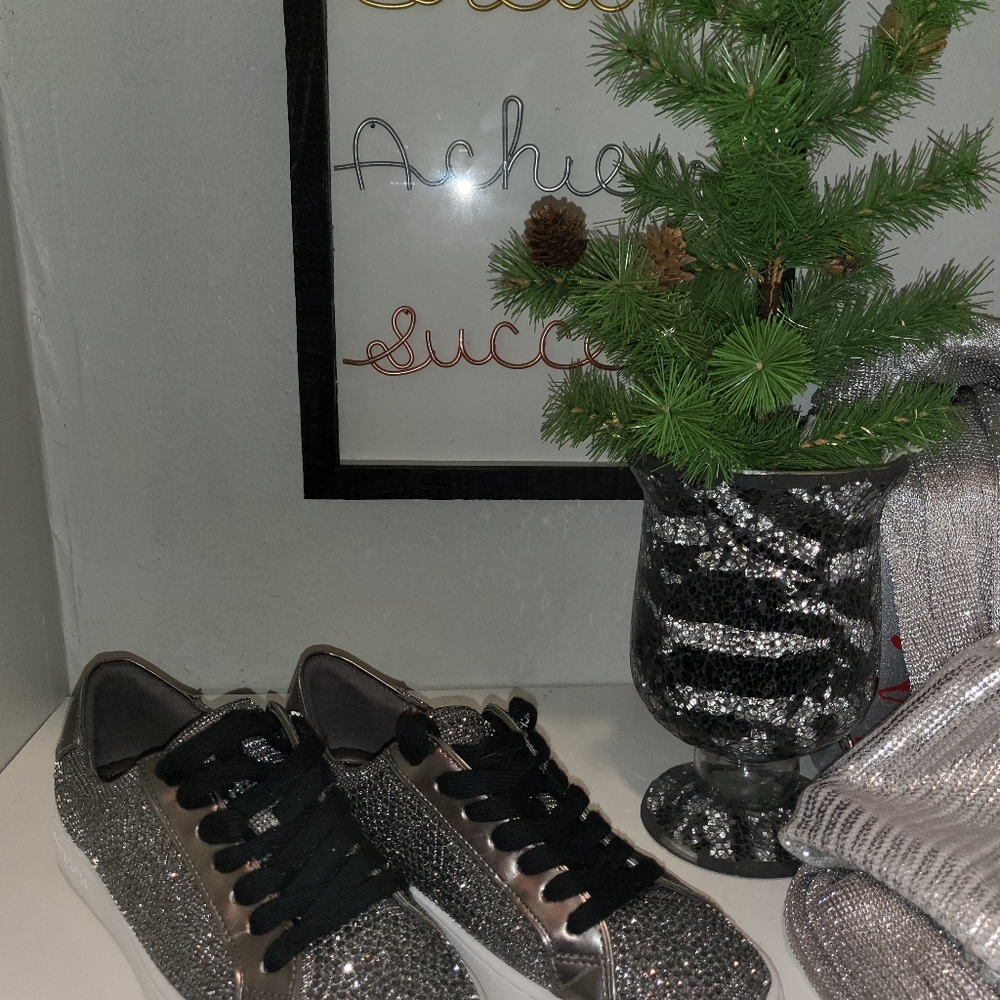 Shoes - Picture 4 of 4
